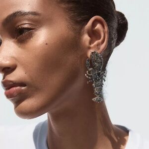 SPARKLY LOBSTER EARRINGS